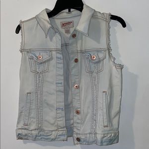 Arizona Jeans Distressed Sleeveless Jean Jacket